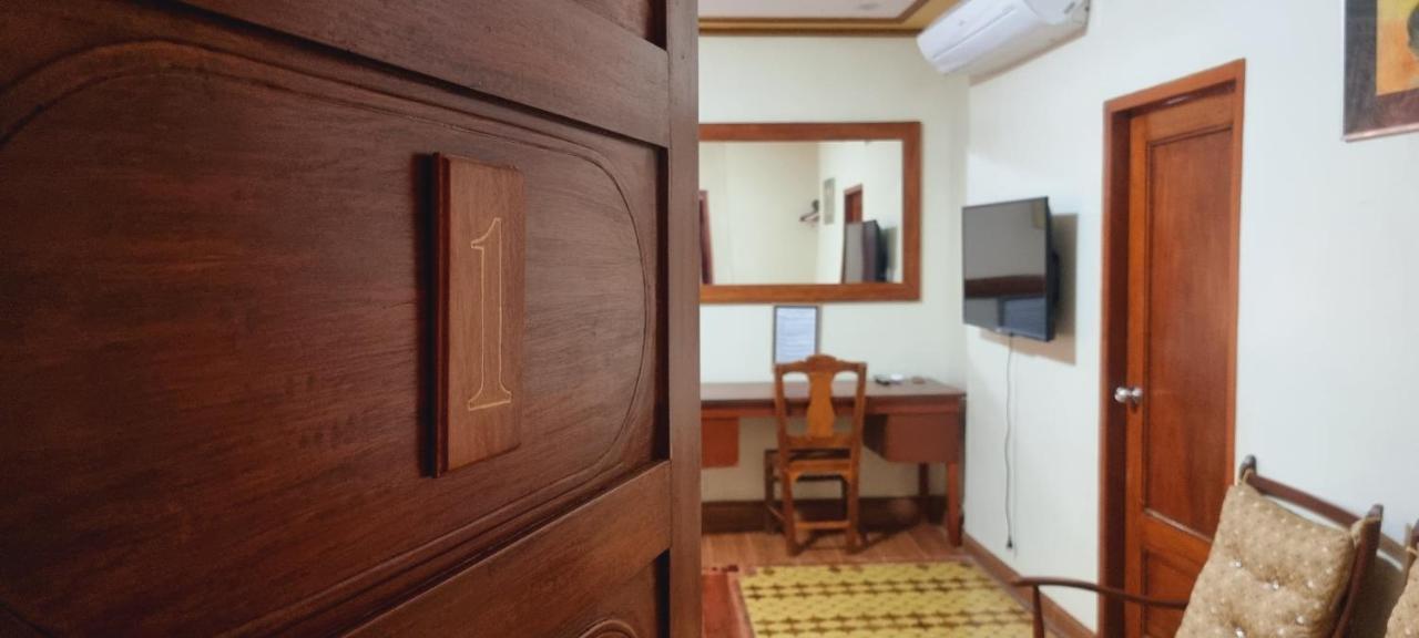 Hotel Casa Familya Batac Zewnętrze zdjęcie